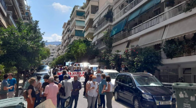 Alldaynews.gr Τραγικές στιγμές: «Αστυνομικοί της έσπασαν την πόρτα» – Έχασε το σπίτι της η δημοσιογράφος Ιωάννα Κολοβού (video)