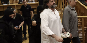 Alldaynews.gr Δίκη Χρυσής Αυγής: Ένταση με τον Γιάννη Λαγό – Είστε ανθρωπάκια, δειλοί και ανάξιοι να δικάσετε»