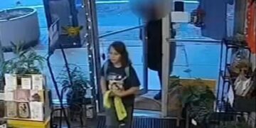 Σώθηκε τελευταία στιγμή: «Κάνε πως είσαι η μαμά μου» – Πώς γλίτωσε μαθητής δημοτικού από απαγωγή (video)