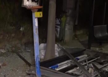 Απίστευτο τροχαίο στην Κατεχάκη – Νεκρός ο οδηγός: Έχασε τον έλεγχο του αυτοκινήτου και «καρφώθηκε» σε στάση λεωφορείου (φωτο, video)