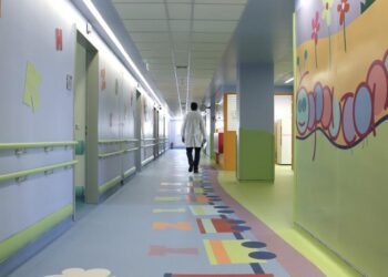 Alldaynews.gr Πάνω από 80 Κακοποιημένα Παιδιά ξεχασμένα για μήνες στα νοσοκομεία της Αττικής (video)