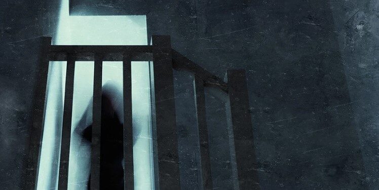 Η τρομακτική εικόνα που είδε στην κάμερα ασφαλείας την έχει «στοιχειώσει» – Σκέφτονται ακόμα και μετακόμιση