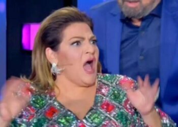 Επική στιγμή στο J2US – “Τα ‘παιξε” η Βίκυ Σταυροπούλου με τον Σταμάτη Φασουλή[video]