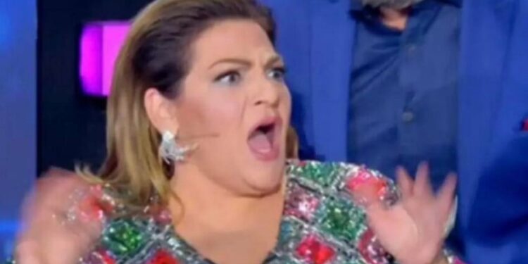 Επική στιγμή στο J2US – “Τα ‘παιξε” η Βίκυ Σταυροπούλου με τον Σταμάτη Φασουλή[video]