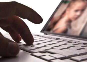 Το Μεγάλο λάθος στο δωμάτιο του πaιδόφιλου- Έτσι τους πιάνουν