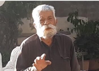 Έκλεισε τα 100, μοιάζει 75 και έβγαλε μόνος του 100 κιλά ρακή![video]