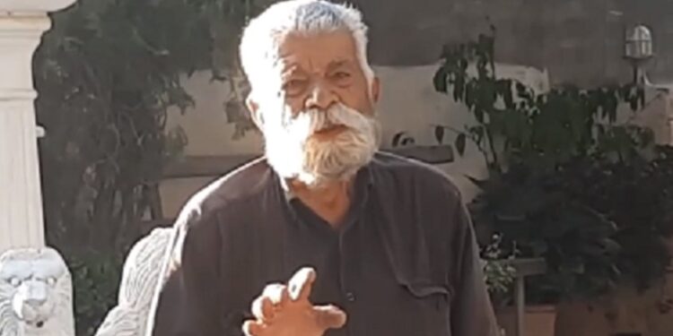 Έκλεισε τα 100, μοιάζει 75 και έβγαλε μόνος του 100 κιλά ρακή![video]