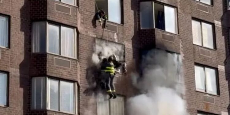 Νέα Υόρκη: Δεκάδες τραυματίες σε πυρκαγιά από μπαταρία ηλεκτρικού πατινιού