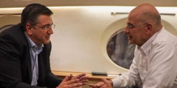 O Τζιτζικώστας έφτασε στην Ελλάδα – Τον παρέλαβε ο Δένδιας με αεροσκάφος από την Σμύρνη