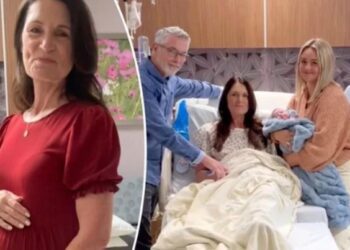 Είναι 56 ετών και μόλις γέννησε την εγγονή της