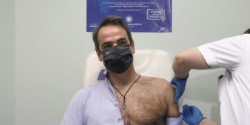 Ο Μητσοτάκης έκανε το εμβόλιο της εποχικής γρίπης[video]