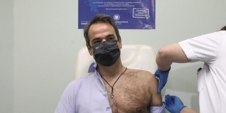 Ο Μητσοτάκης έκανε το εμβόλιο της εποχικής γρίπης[video]