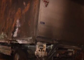 Έκαψαν φορτηγό πίσω από το Πολυτεχνείο[video]