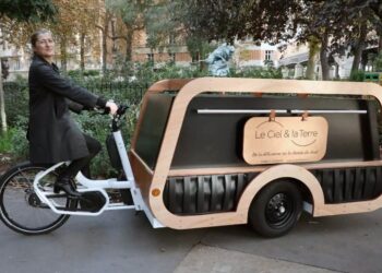 Κηδείες με νεκροφόρα – ποδήλατο: «Είναι ο καλύτερος τρόπος για να παρηγορηθείς» λέει η ιδιοκτήτρια[video]