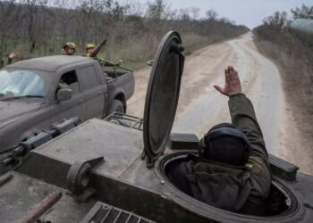 Πόλεμος στην Ουκρανία: Η Ρωσία δηλώνει ότι αποσύρθηκε ο στρατός της από τη Χερσώνα