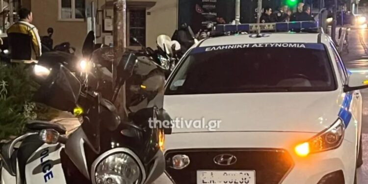 Σταυρούπολη: Αυτοκίνητο παρέσυρε αστυνομικό της ομάδας «Ζ» που επέβαινε σε μοτοσικλέτα[video]