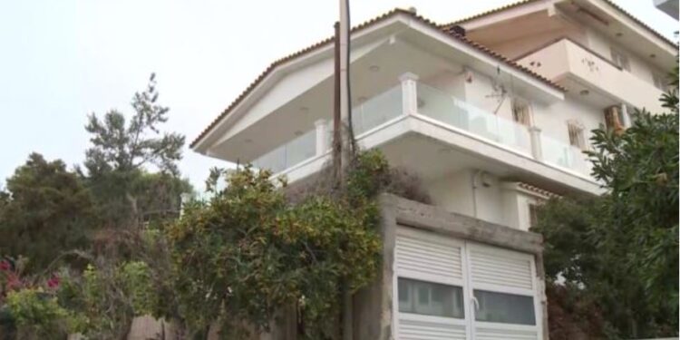 Κιβωτός του Κόσμου: Οι μεζονέτες του πατέρα Αντώνη και της πρεσβυτέρας[video]