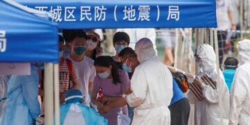 Κορωνοϊός – Κίνα: Ασύλληπτα σκηνικά – Γυναίκα γέννησε όρθια γιατί… δεν πρόλαβε να κάνει τεστ για να μπει στο μαιευτήριο