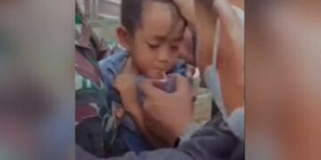 Alldaynews.gr Ινδονησία: 6χρονος ανασύρθηκε ζωντανός μέσα από συντρίμμια δυο μέρες μετά τον σεισμό