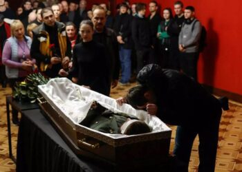 Ουκρανία: 26χρονος χορευτής μπαλέτου σκοτώθηκε στον πόλεμο – Τον αποχαιρέτησαν στην Όπερα του Κιέβου