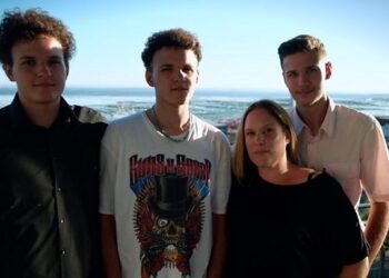 Mάνα Sκότωσε τον παιδόφιλo που είχε κακοποιήσει τους 3 γιους της[video]