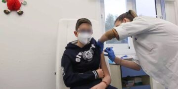 Alldaynews.gr Παιδίατροι για έξαρση γρίπης: «Εμβολιασμός για όλα τα παιδιά από 6 μηνών και άνω και διπλό self test»