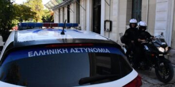Alldaynews.gr Συναγερμός στην Κυψέλη – Εντοπίστηκαν χειροβομβίδες σε υπόγειο