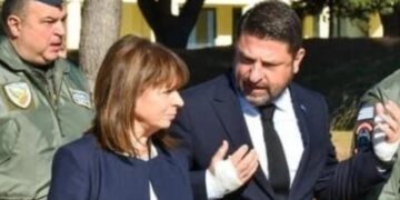 Alldaynews.gr Τι έπαθε ο Νίκος Χαρδαλιάς; Με επιδέσμους δεμένα και στα δύο του χέρια