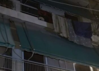 Κολωνός: Διασωληνωμένος παραμένει ο 5χρονος που ανασύρθηκε χωρίς τις αισθήσεις του από φλεγόμενο διαμέρισμα