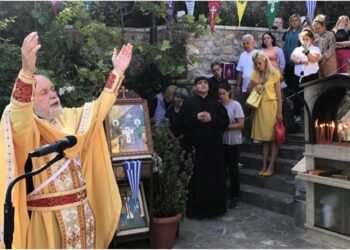 Άγιοι Ισίδωροι Λυκαβηττού: Η Ιερά Σύνοδος απομάκρυνε τον παπά Δημήτρη