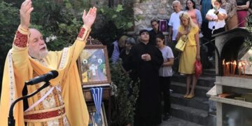 Alldaynews.gr Άγιοι Ισίδωροι Λυκαβηττού: Η Ιερά Σύνοδος απομάκρυνε τον παπά Δημήτρη