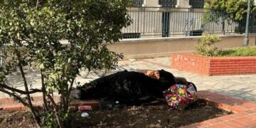 Alldaynews.gr Θλιβερό-Έγινε ξαφνικά Άστεγος: Δεν μπόρεσε να καλύψει το στεγαστικό του δάνειο και πλέον κοιμάται στο δρόμο