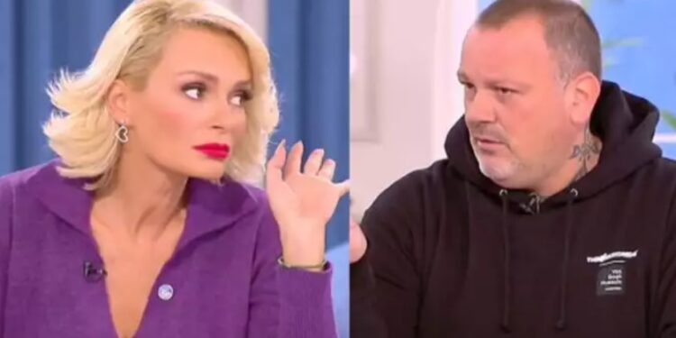 Alldaynews.gr Δημήτρης Σκαρμούτσος: Χαμός με την Έλενα Χριστοπούλου στον αέρα – «Κοριτσάκι, ρούφα το»