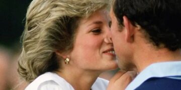 Alldaynews.gr Η Νταϊάνα κυνηγούσε τον Κάρολο για να κάνουν έρωτα!