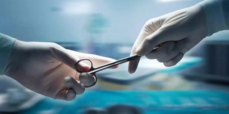 Alldaynews.gr Γυναίκα ζούσε για 20 χρόνια με ένα ψαλίδι μέσα της