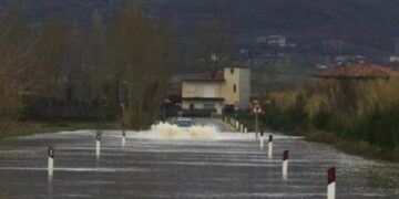 Alldaynews.gr Κακοκαιρία – Τραγωδία στην Αλβανία: Πατέρας και γιος παρασύρθηκαν από νερά – Σώθηκε η 14χρονη κόρη