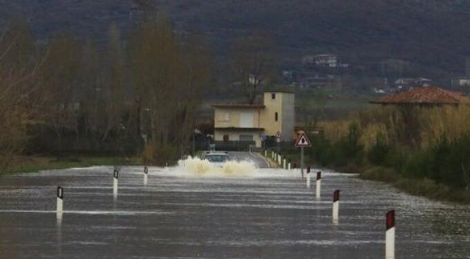 Alldaynews.gr Κακοκαιρία – Τραγωδία στην Αλβανία: Πατέρας και γιος παρασύρθηκαν από νερά – Σώθηκε η 14χρονη κόρη