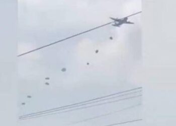 Αλεξιπτωτιστής έπεσε με C-130 και δεν άνοιξε το αλεξίπτωτο! Σε σοβαρή κατάσταση (video)