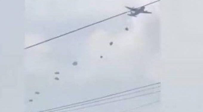 Alldaynews.gr Αλεξιπτωτιστής έπεσε με C-130 και δεν άνοιξε το αλεξίπτωτο! Σε σοβαρή κατάσταση (video)