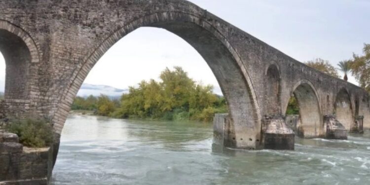 Alldaynews.gr Άρτα: Αγωνία για 51χρονο που έπεσε από το γεφύρι – Νοσηλεύεται σε κρίσιμη κατάσταση