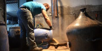 Alldaynews.gr Δύο ανήλικα αδέρφια έπεσαν σε καζάνι για ρακή – Στο νοσοκομείο με εγκαύματα