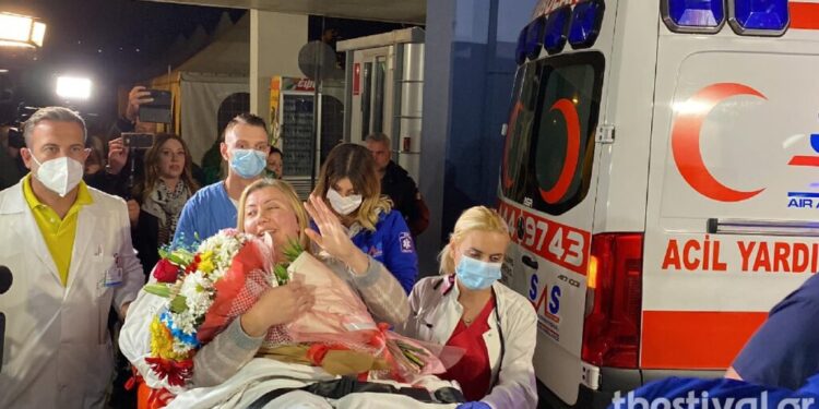 Alldaynews.gr Συγκίνηση! Η 39χρονη που τραυματίστηκε στην Τουρκία έφτασε στην αγκαλιά της μητέρας της (φωτο, video)