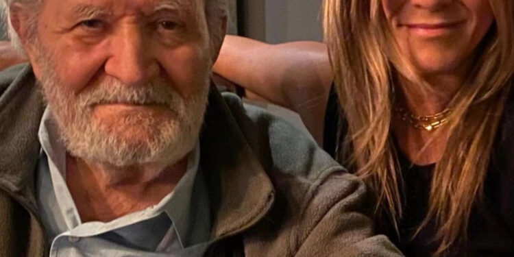 Τζένιφερ Άνιστον: Πέθανε ο πατέρας της – Είχε γεννηθεί στα Χανιά της Κρήτης