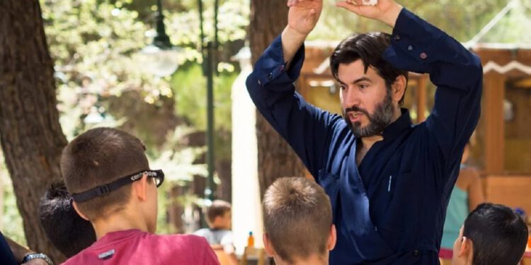 Αποκάλυψη: Στο όνομα της πρεσβυτέρας και της 86χρονης μητέρας του πατέρα Αντώνιου η Κιβωτός του Κόσμου