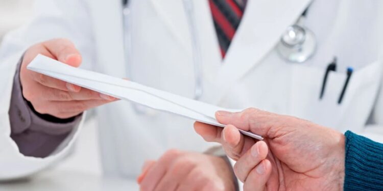 Πώς διευθυντής κρατικής κλινικής έπαιρνε φακελάκι – Τον έπιασαν οι κάμερες, ζητούσε 1.500 ευρώ