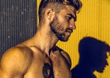 Αυτός είναι ο Λαρισαίος με τους δεκάδες χιλιάδες ακολούθους στο Instagram που βραβεύτηκε από το Youtube – Μπορούσε να είναι μοντέλο αλλά δεν είναι… (φωτο)