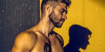 Alldaynews.gr Αυτός είναι ο Λαρισαίος με τους δεκάδες χιλιάδες ακολούθους στο Instagram που βραβεύτηκε από το Youtube – Μπορούσε να είναι μοντέλο αλλά δεν είναι… (φωτο)