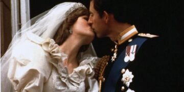 Alldaynews.gr Βασιλιάς Κάρολος: «Νομίζω ότι είμαι γκέι» – Το βιβλίο για τον γάμο του με την Νταϊάνα που…άναψε φωτιές