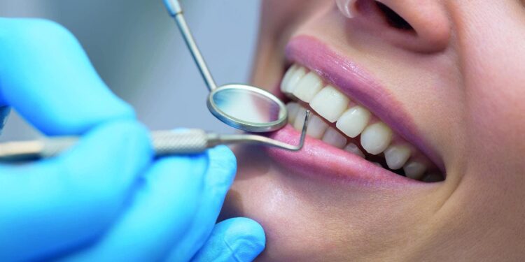 Alldaynews.gr Οδοντίατροι επιβεβαίωσαν ότι μπορούν να καταλάβουν αν κάποιος ασθενής έχει κάνει πρόσφατα στοματικό έpωτα (video)