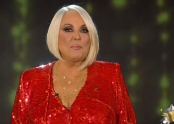 Σπίτι με το Mega: Η λαμπερή πρεμιέρα και η επιστροφή της Ρούλας Κορομηλά – Τα πρώτα λόγια της![video]